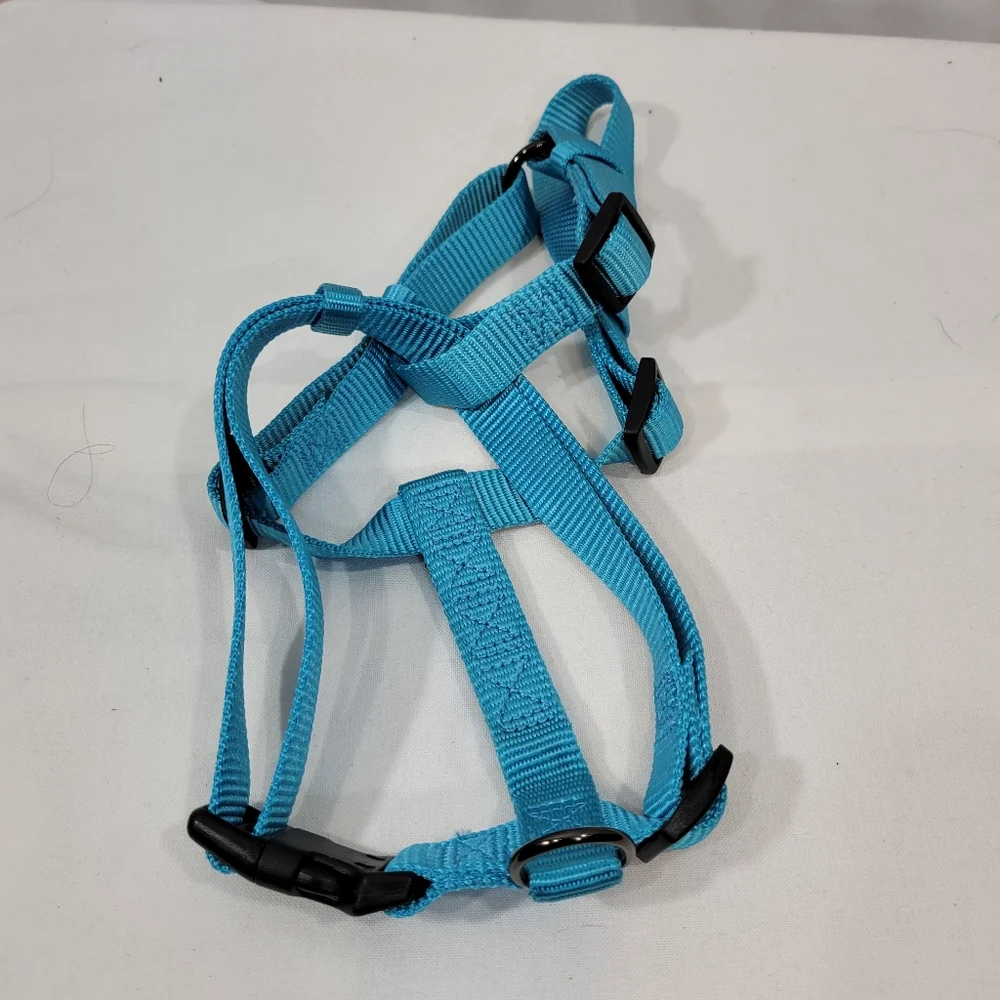 PetSmart NWOT Turquoise Dog Harness Size Medium